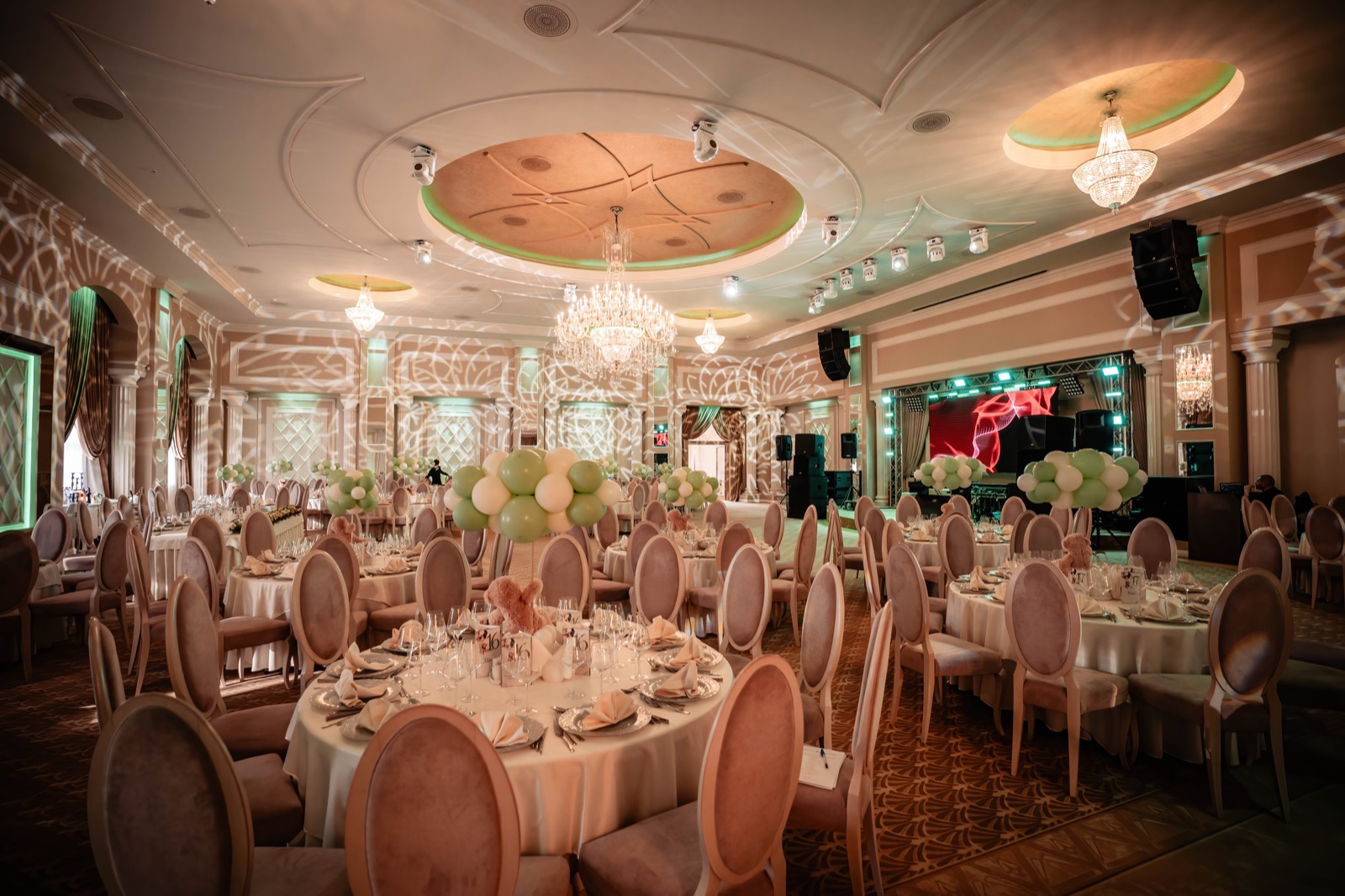 VENUE · poveste 8